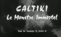 Title screen with text that reads "Caltiki Le Monstre Immortel" in large central font and smaller text at the bottom that reads "Visa de Controle N. 23.053 - D" all in white font superimposed on a blurry grayscale textured background.