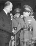 Assistant Secretary of State Sumner Welles exchanging words with Batista during his November 1938 visit to Washington, D.C. Welles and Batista had a long, rocky relationship. Colonel Francisco Tabernilla looks on.