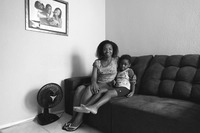 Photograph of Jussara and her daughter in the new apartment.