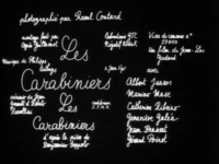 White French title calligraphy is written on a black matte background, in black and white cinematography.