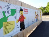 Figure 4.1. A large female minifigure stands alongside a map of the “company town” and text that translates as “Welcome to Billund,” while a child minifigure drags a parent figure in her direction.