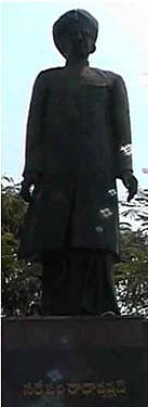 Statue of Sarvépalli Rádhákrishnan.