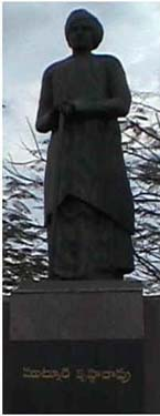 Statue of Mutnúri Krishnárávu.